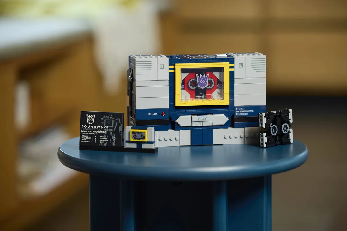 LEGO Transformers: Soundwave (10358) - image 14