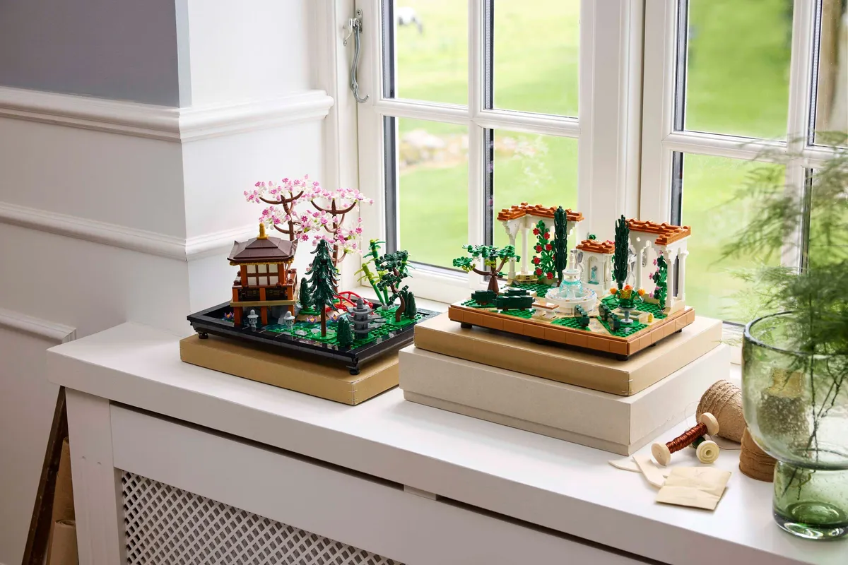 LEGO Fountain Garden (10359) - Bild 10