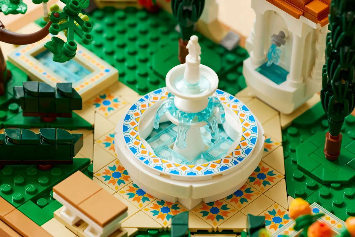 LEGO Fountain Garden (10359) - Bild 8
