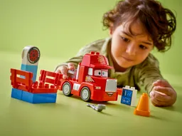 LEGO Mack at the Race (10417) - afbeelding 2