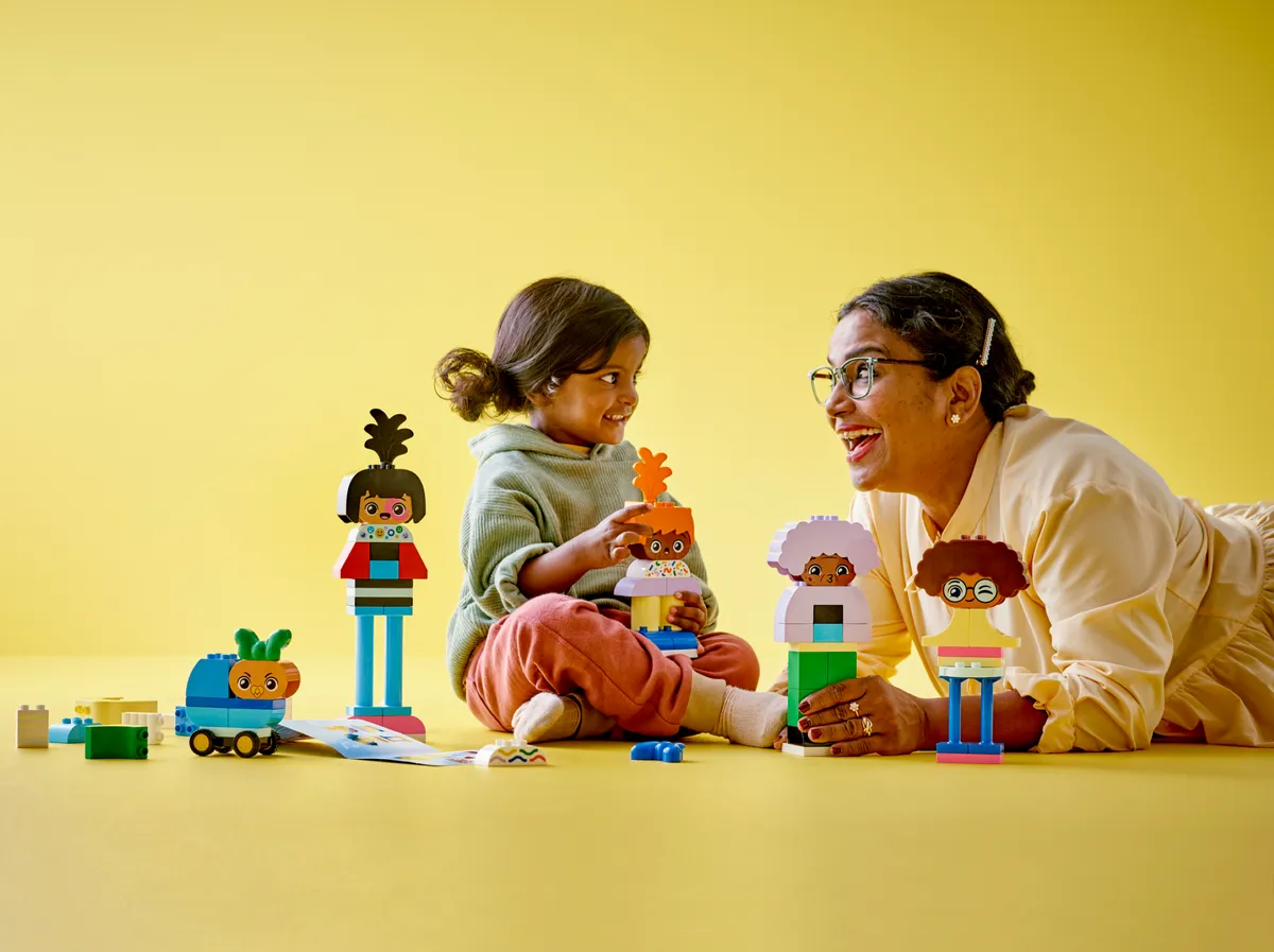 LEGO Buildable People with Big Emotions (10423) - Bild 5