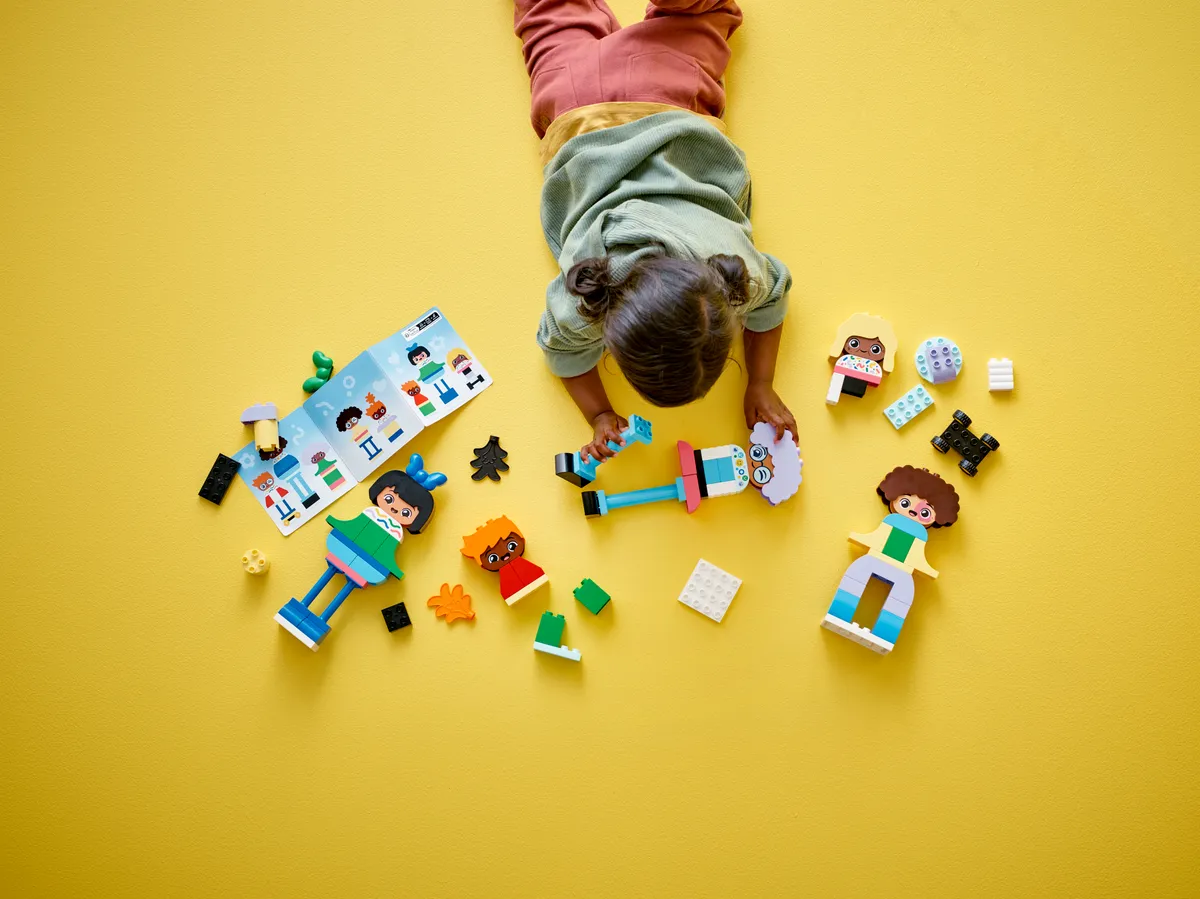 LEGO Buildable People with Big Emotions (10423) - Bild 7