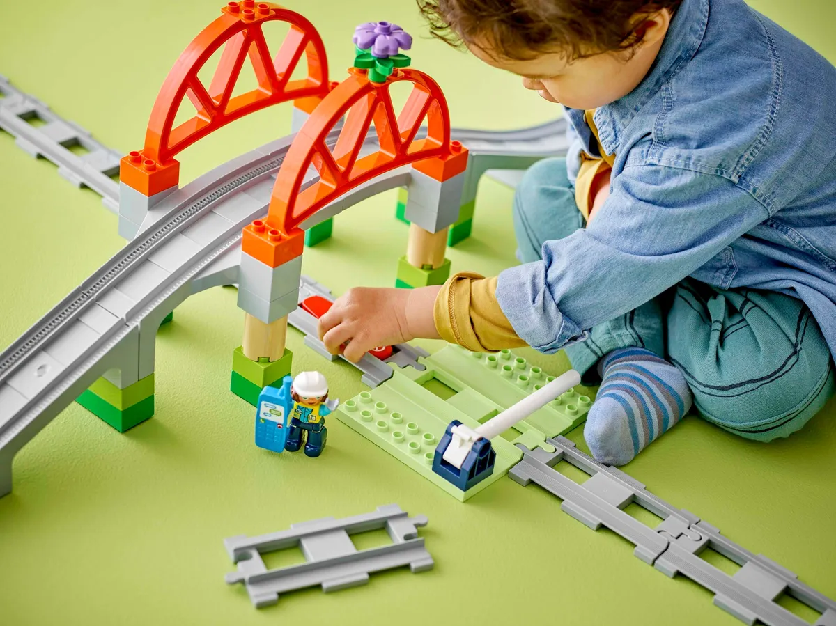LEGO Train Bridge and Tracks Expansion Set (10426) - Bild 5
