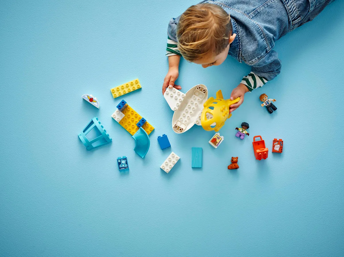 LEGO First Time at the Airport (10443) - Bild 6