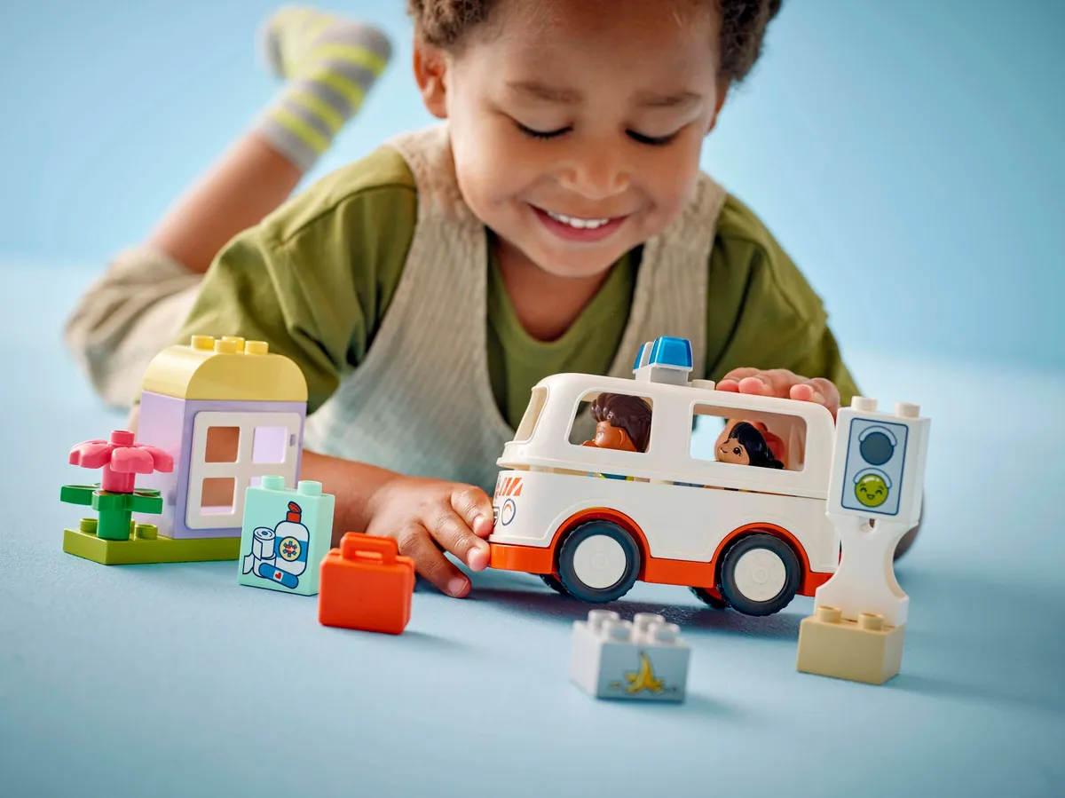 LEGO Ambulance & Driver (10447) - afbeelding 5