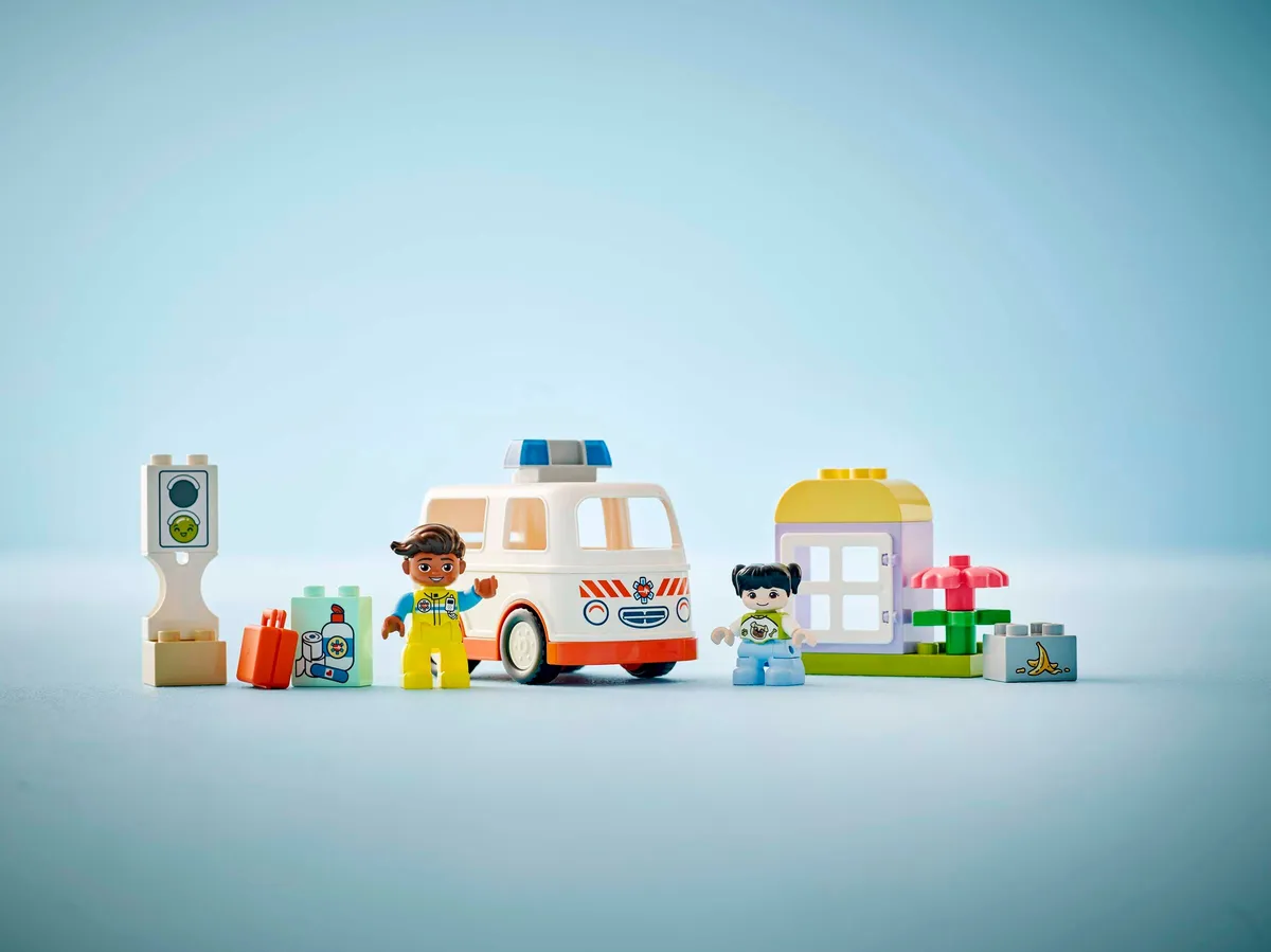 LEGO Ambulance & Driver (10447) - afbeelding 7