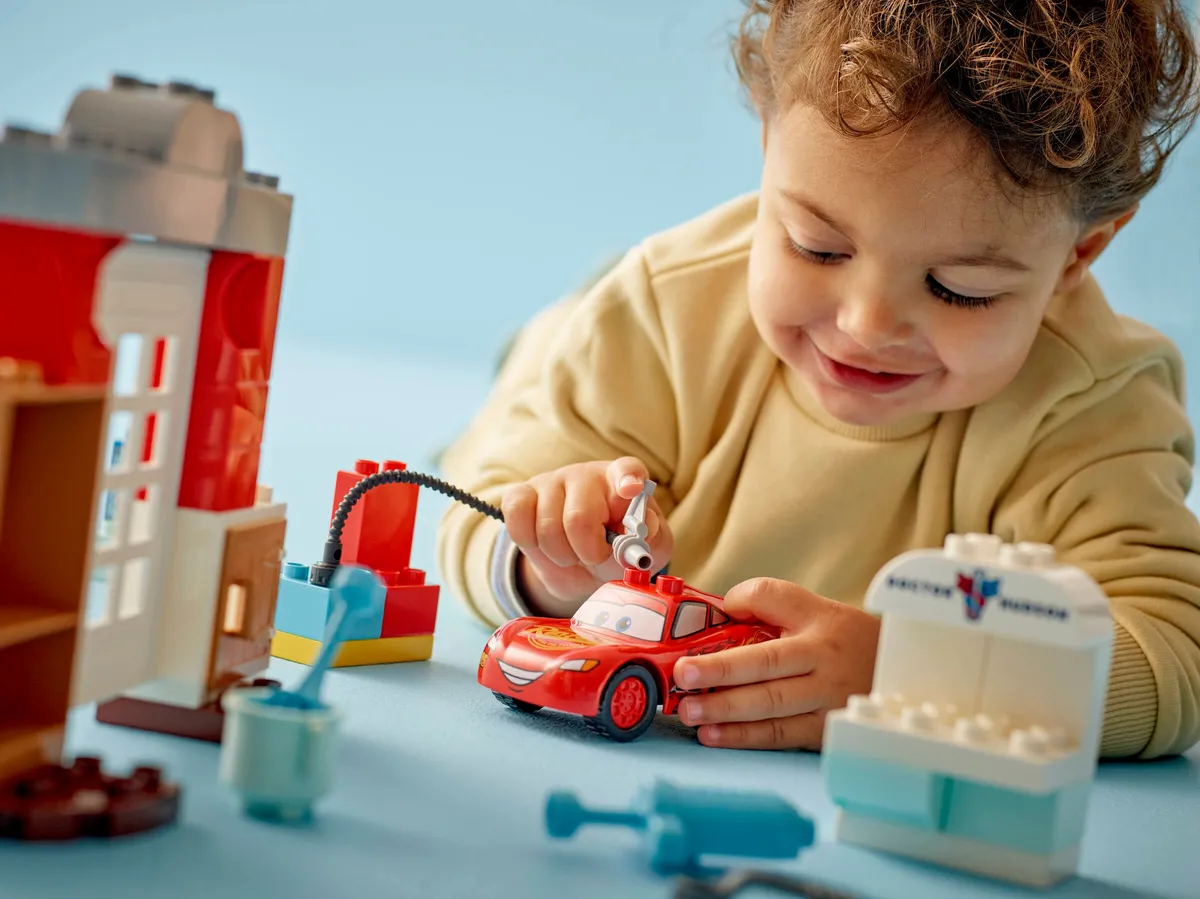 LEGO McQueen's Visit to Doc's Garage (10456) - Bild 5