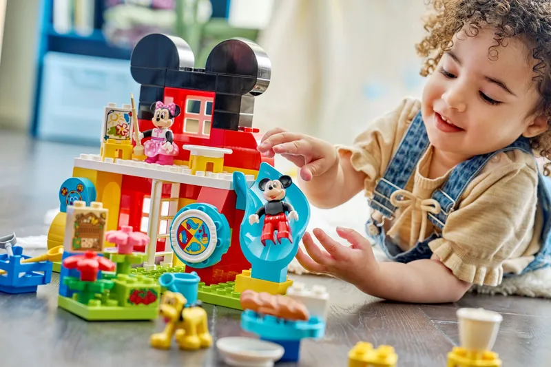 LEGO 10465 Mickey Mouse Clubhouse with Minnie & Pluto detail image