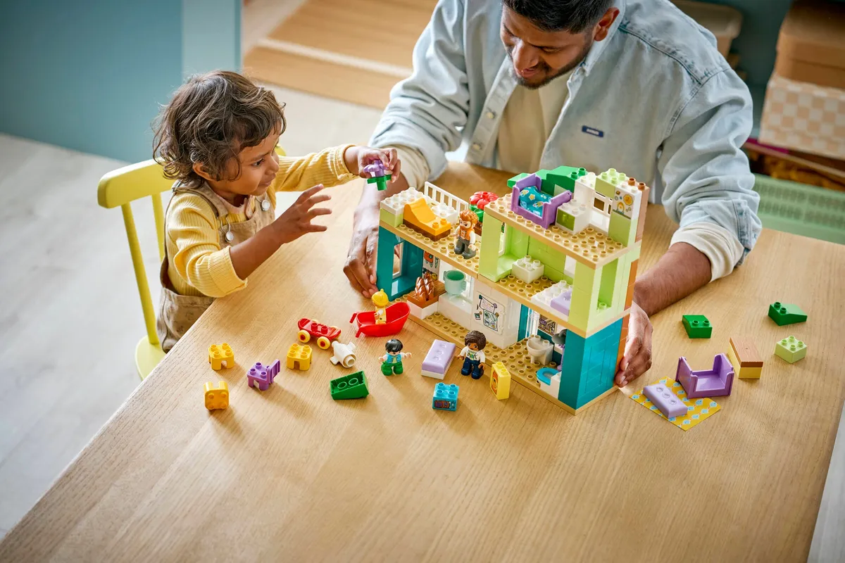 LEGO 3 in 1 Modern Family House with Figures (10470) - Bild 10