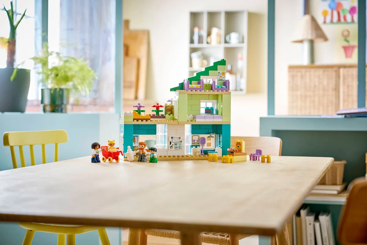 LEGO 3 in 1 Modern Family House with Figures (10470) - Bild 11