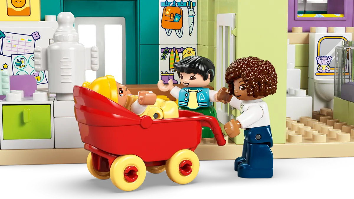LEGO 3 in 1 Modern Family House with Figures (10470) - Bild 4