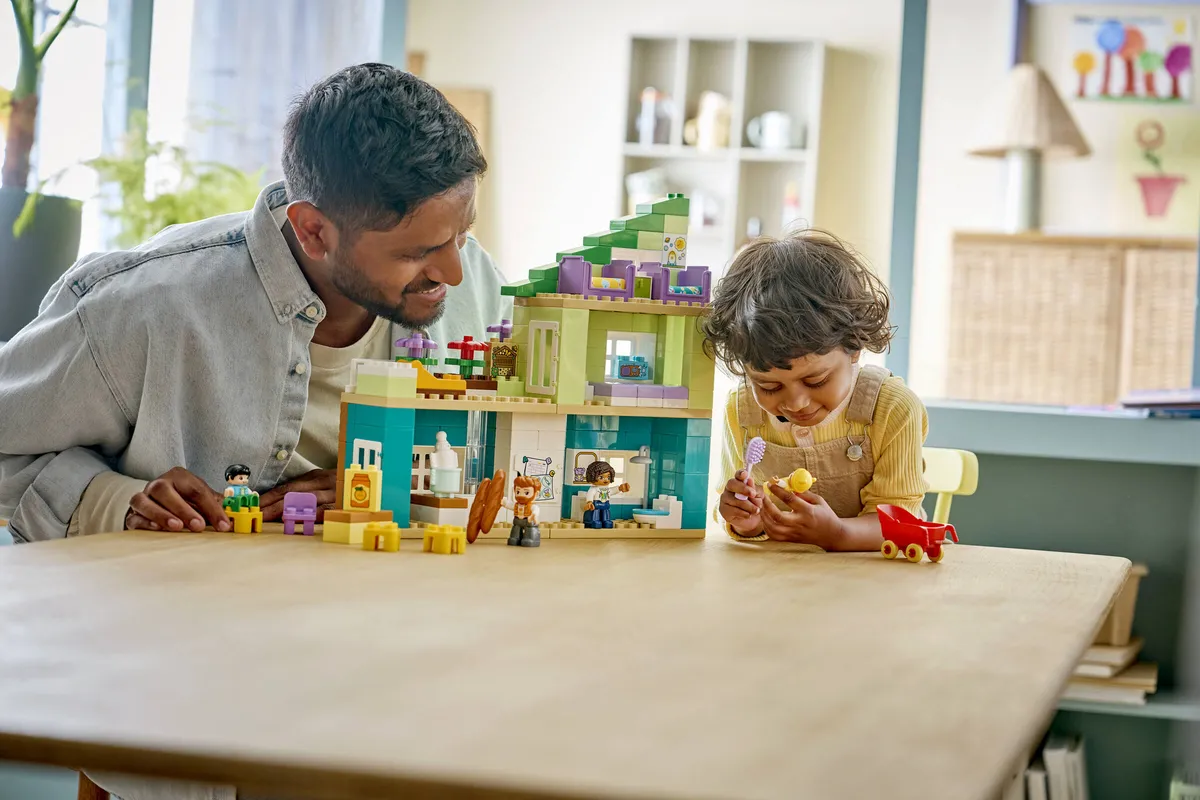 LEGO 3 in 1 Modern Family House with Figures (10470) - Bild 8