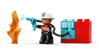 Brandweertruck met slang en brandweerman van LEGO – productfoto 3 van 11