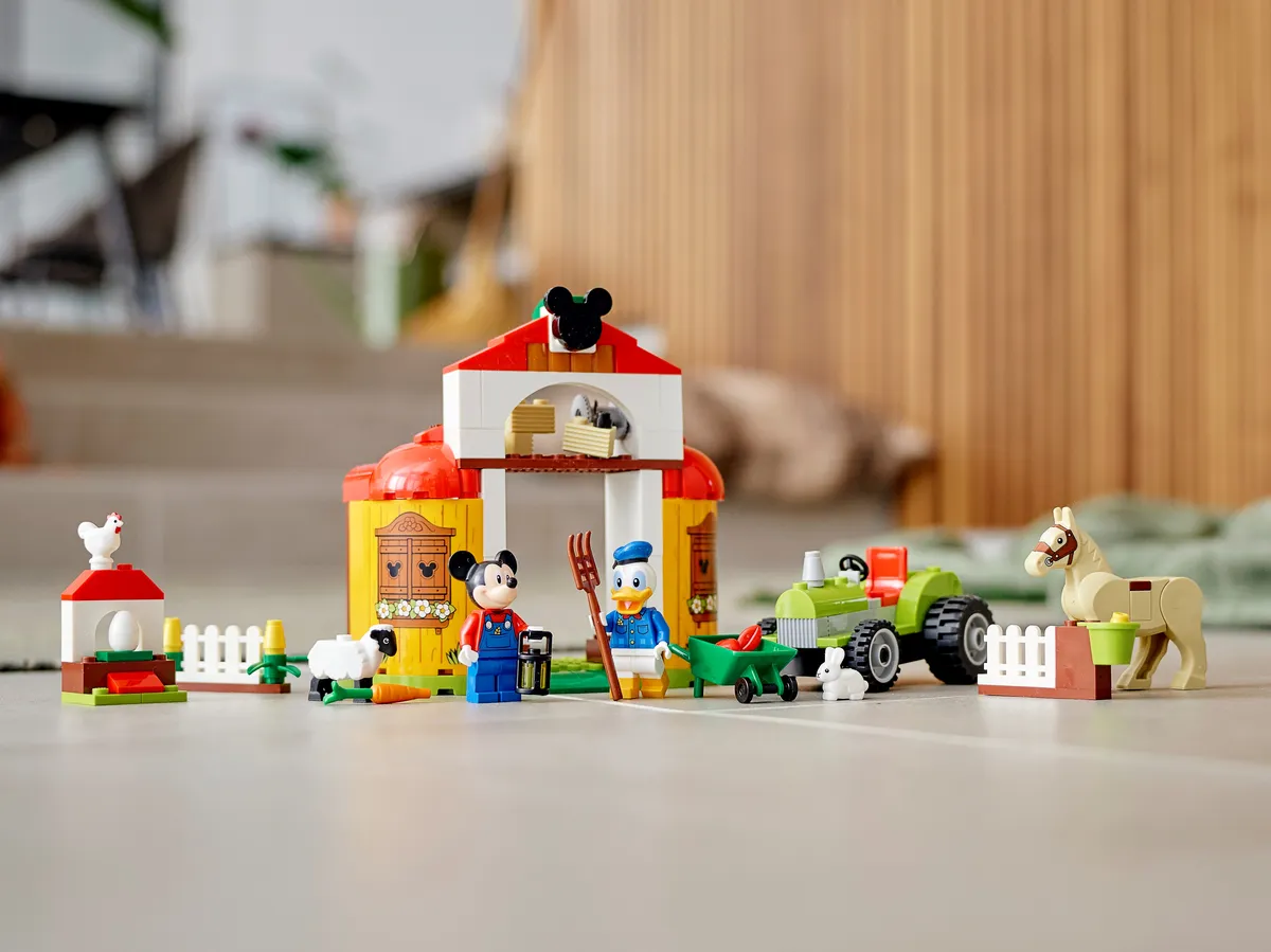 LEGO Mickey Mouse & Donald Duck's Farm (10775) - image 10