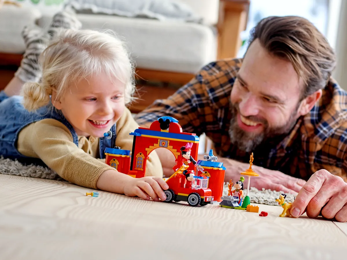 LEGO Mickey & Friends Fire Truck & Station (10776) - Bild 8