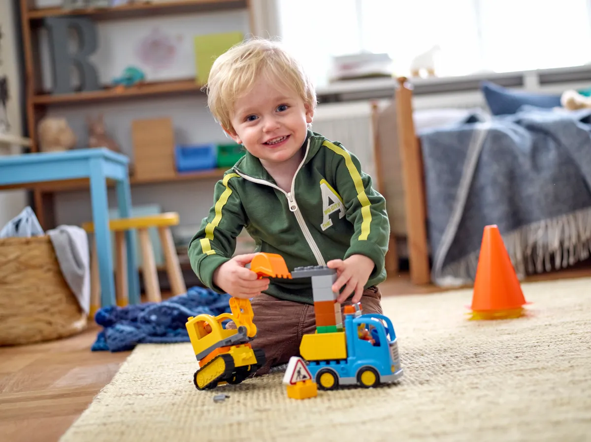 LEGO Truck & Tracked Excavator (10812) - Bild 13