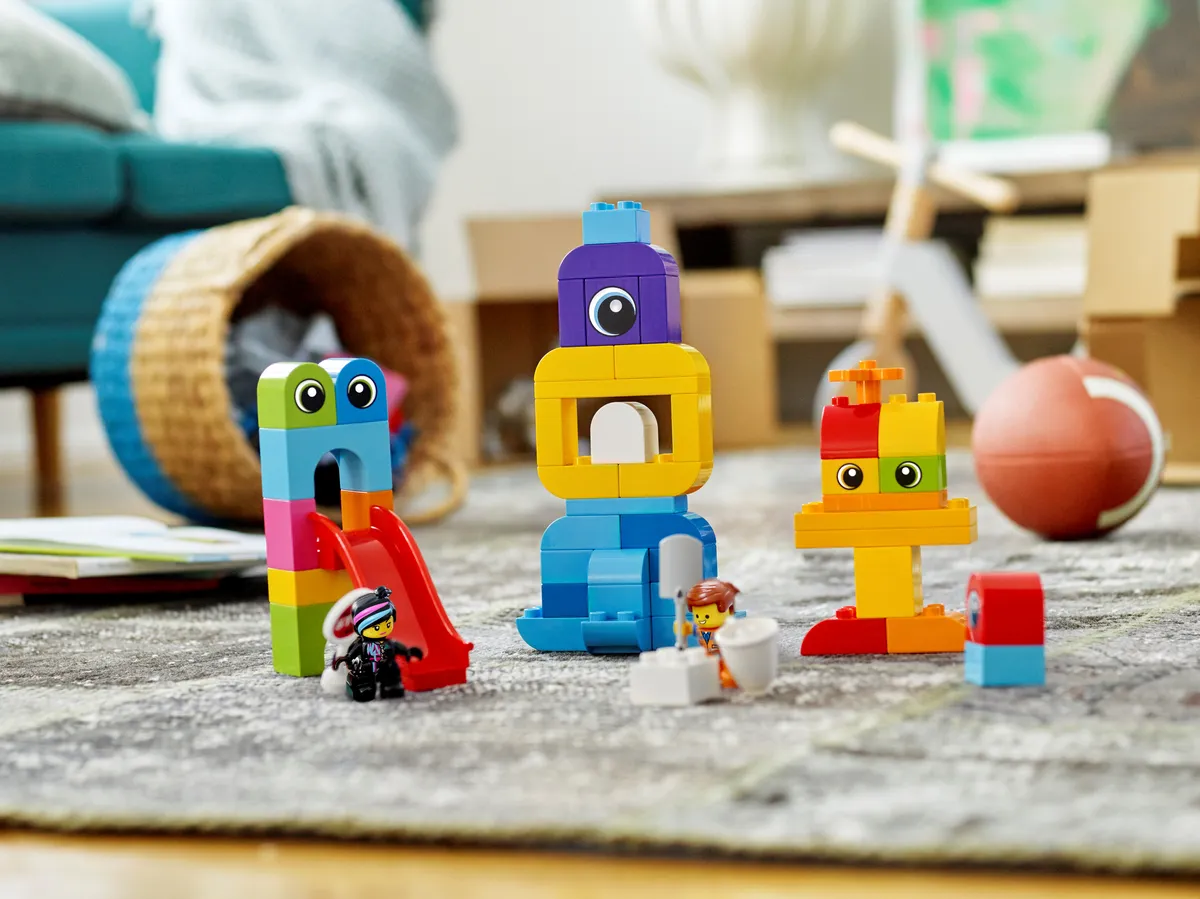 LEGO Emmet and Lucy's Visitors from the DUPLO® Planet (10895) - Bild 10