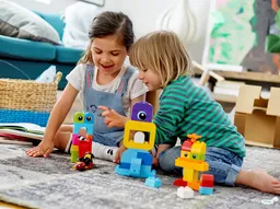 LEGO Emmet and Lucy's Visitors from the DUPLO® Planet (10895) - afbeelding 8