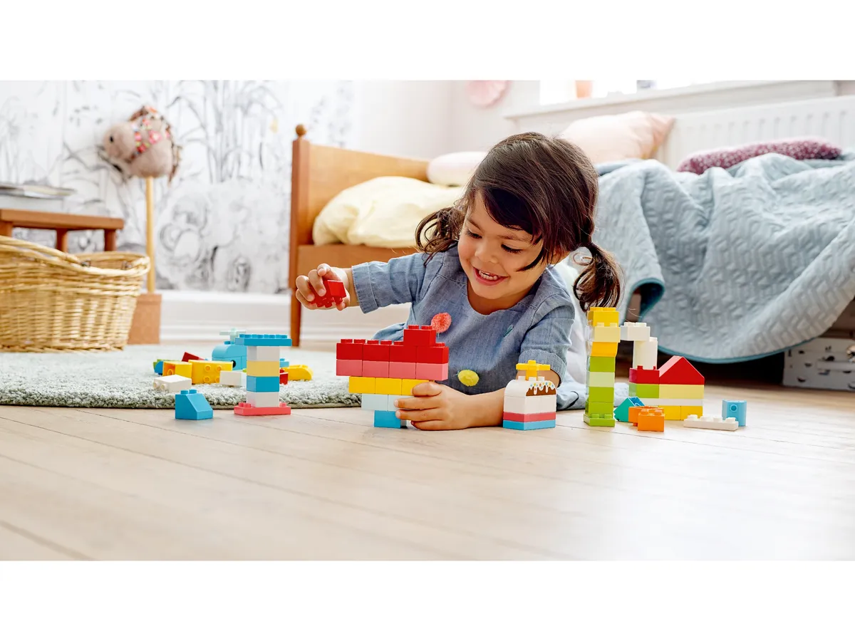 LEGO Heart Box (10909) - image 3
