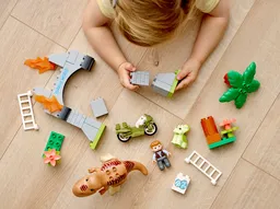 LEGO T. rex and Triceratops Dinosaur Breakout (10939) - afbeelding 3