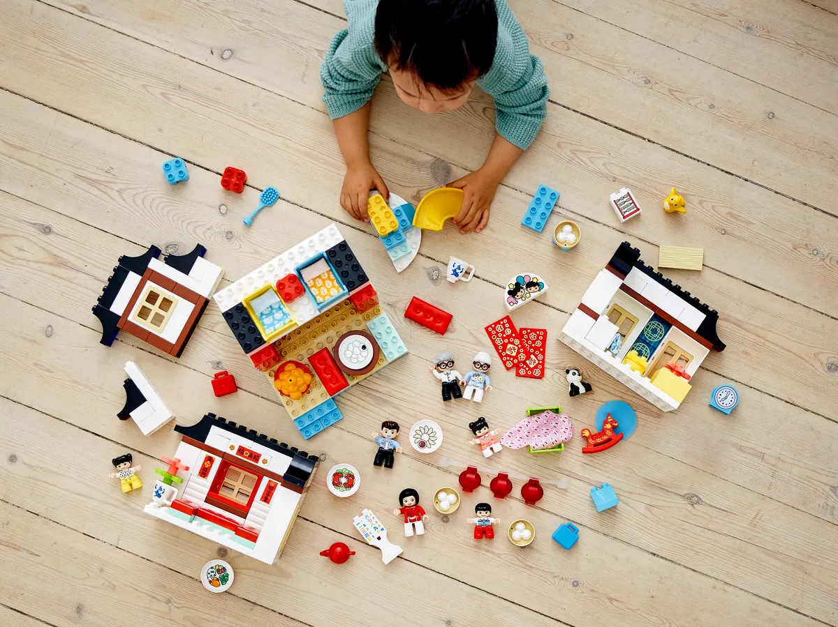 LEGO Happy Childhood Moments (10943) - Bild 12