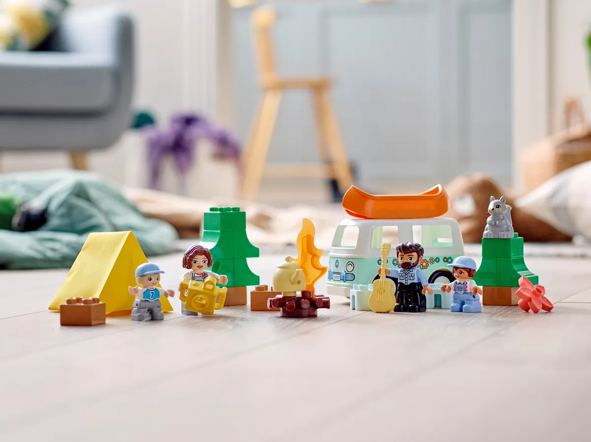 LEGO Family Camping Van Adventure (10946) - Bild 13
