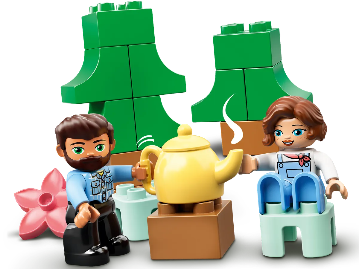 LEGO Family Camping Van Adventure (10946) - Bild 2