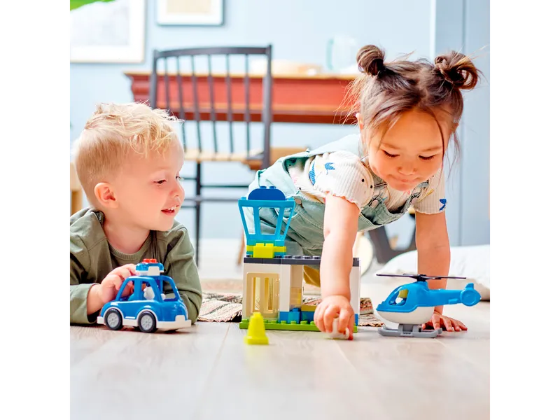Police Station & Helicopter von LEGO – Produktfoto 9 von 10