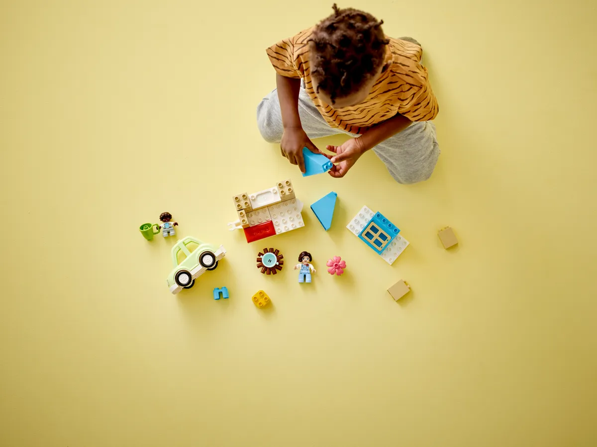 LEGO Family House on Wheels (10986) - Bild 5