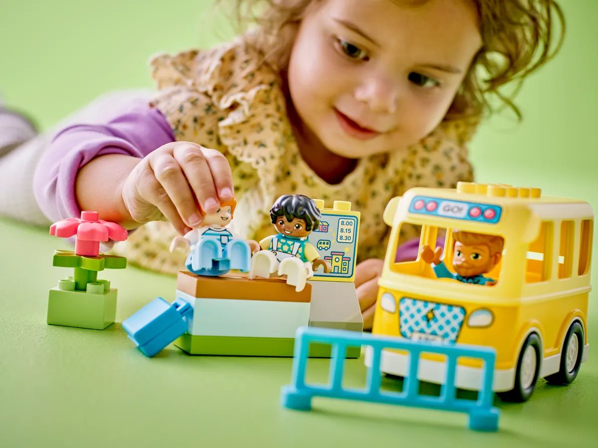 LEGO The Bus Ride (10988) - image 6