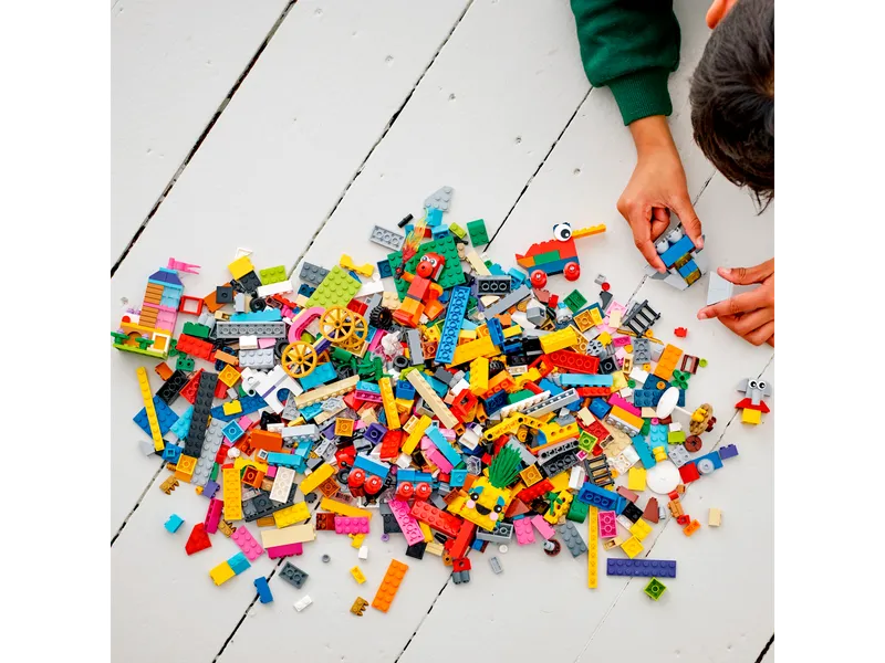 90 Years of Play by LEGO – product photo 8 of 8