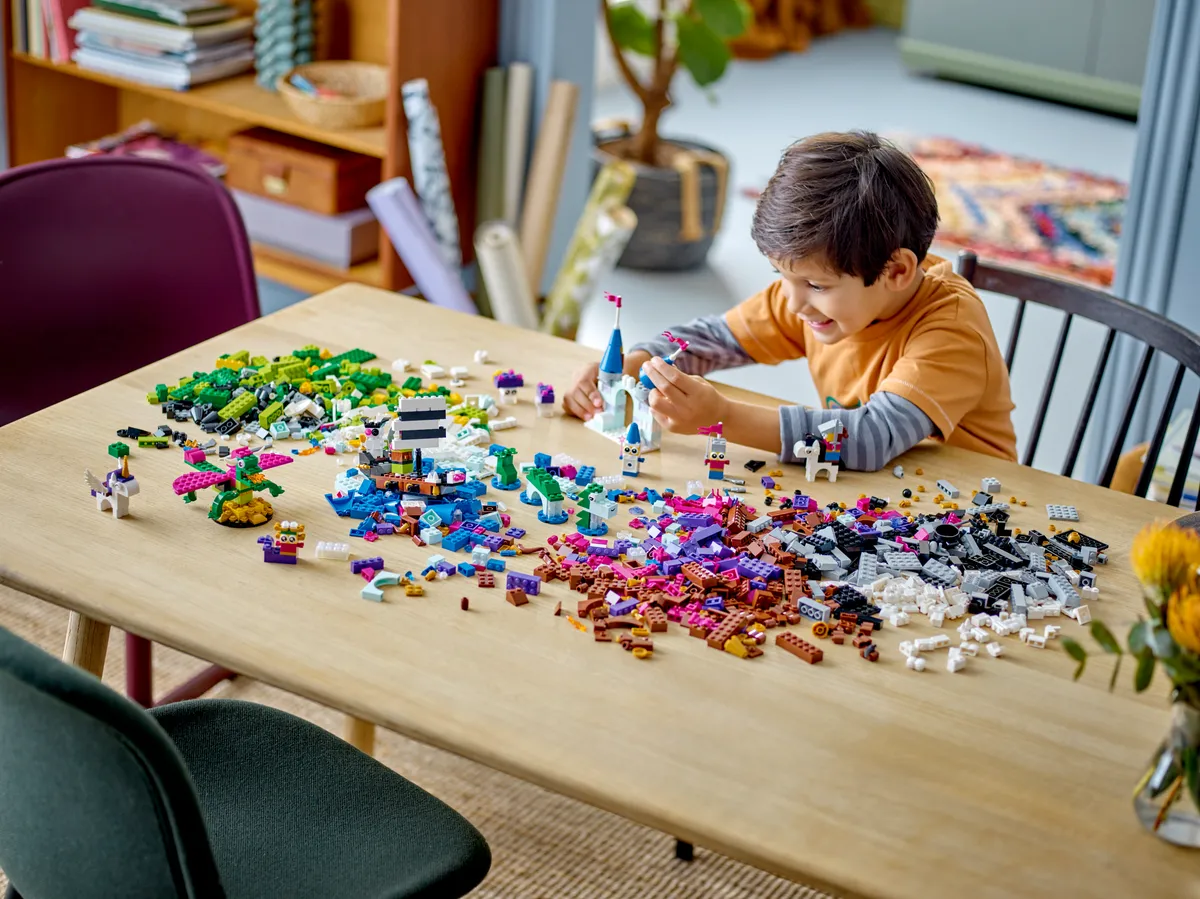 LEGO Creative Fantasy Universe (11033) - Bild 7