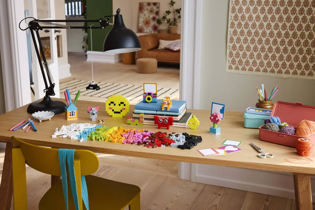 LEGO Creative Happy Box (11042) - image 15
