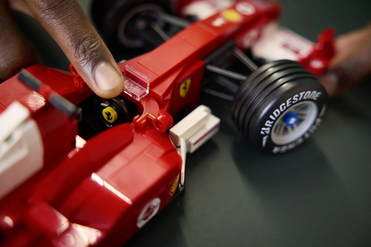 LEGO Ferrari F2004 & Michael Schumacher (11375) - Bild 12