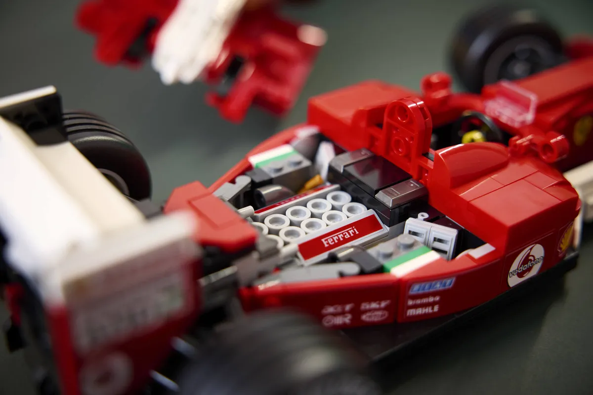 LEGO Ferrari F2004 & Michael Schumacher (11375) - Bild 13
