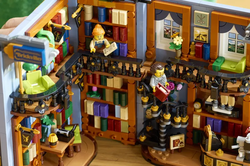 Bookstore: Book Nook by LEGO – product photo 15 of 24