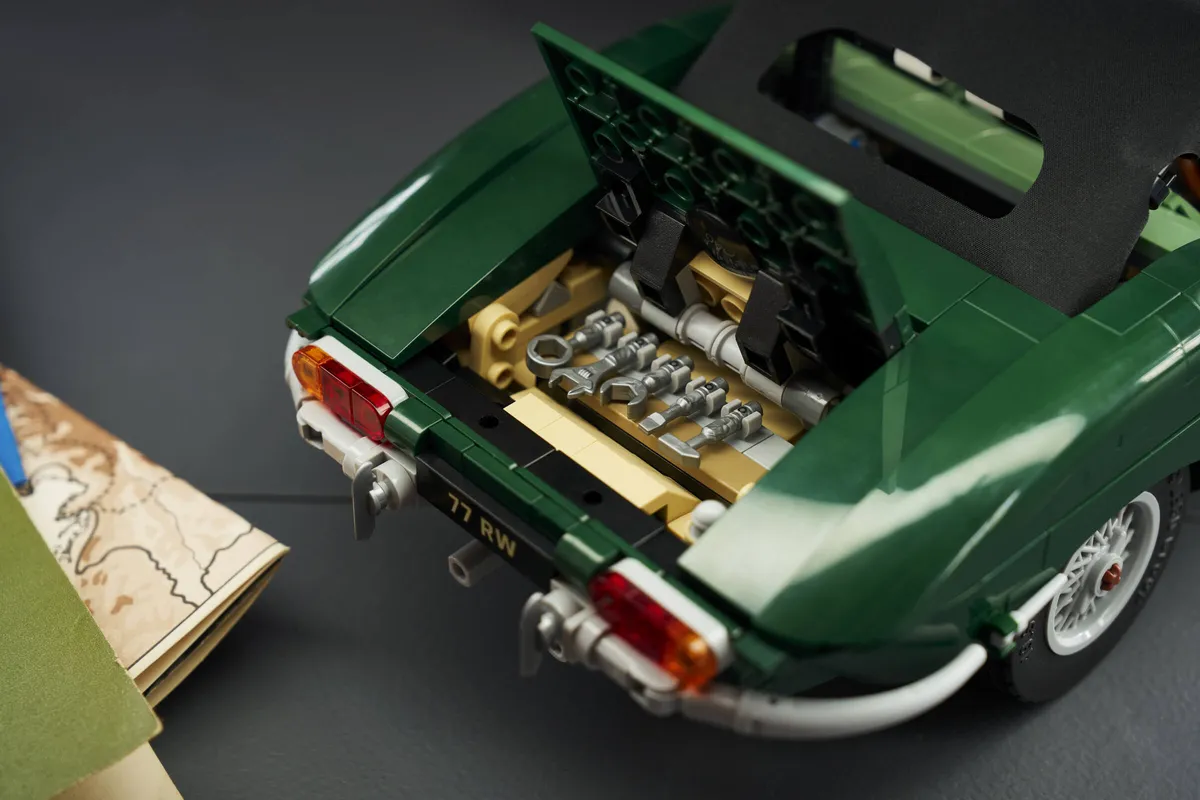 LEGO Jaguar E-Type (11381) - image 15