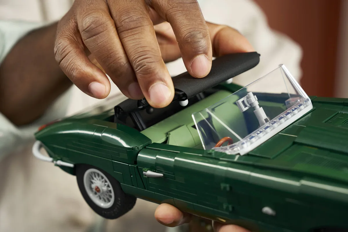 LEGO Jaguar E-Type (11381) - image 16