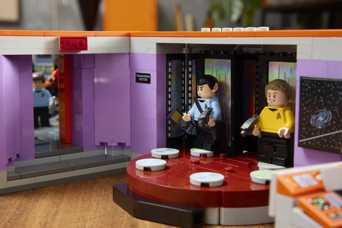 LEGO Star Trek: U.S.S. Enterprise NCC-1701™ Bridge (11385) - Bild 15