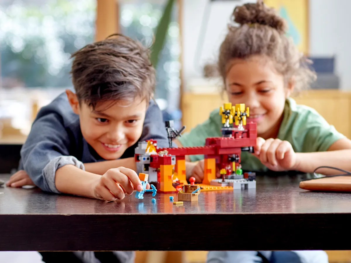 LEGO The Blaze Bridge (21154) - image 9