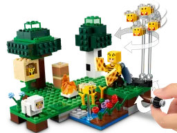 LEGO The Bee Farm (21165) - image 7