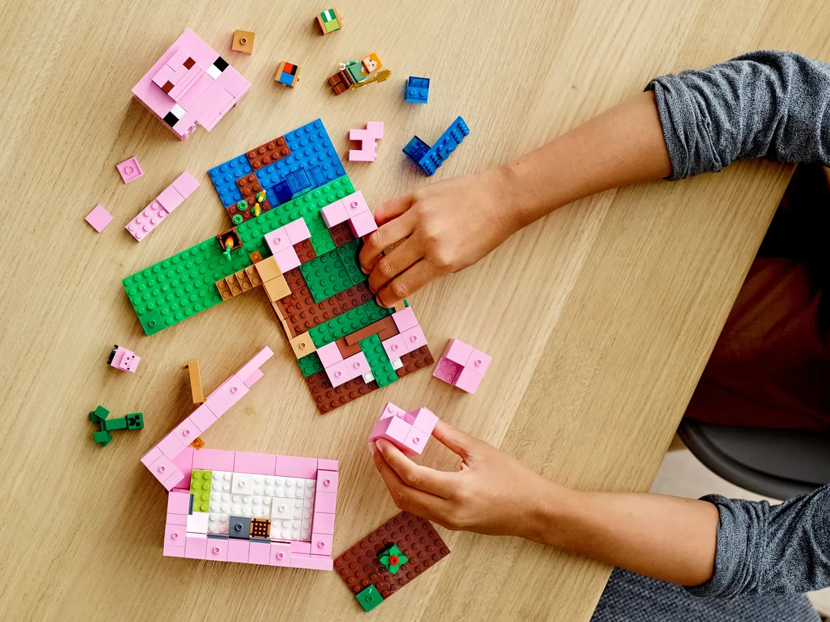 LEGO The Pig House (21170) - Bild 8