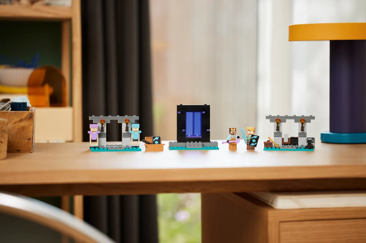 LEGO The Armory (21252) - image 9