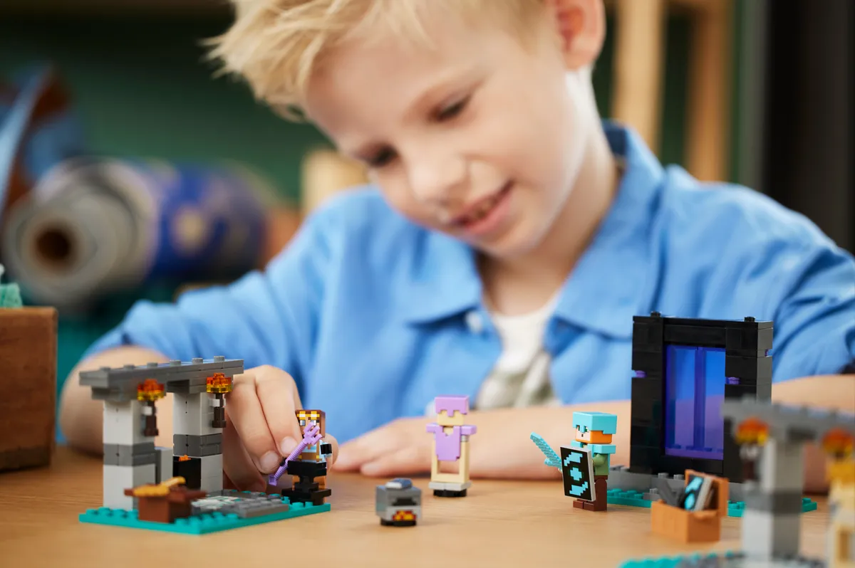 LEGO The Armory (21252) - image 8