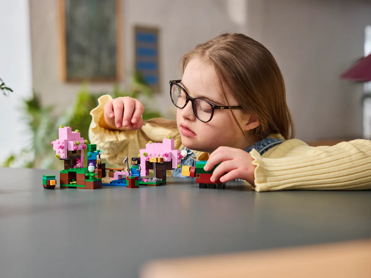LEGO The Cherry Blossom Garden (21260) - Bild 5