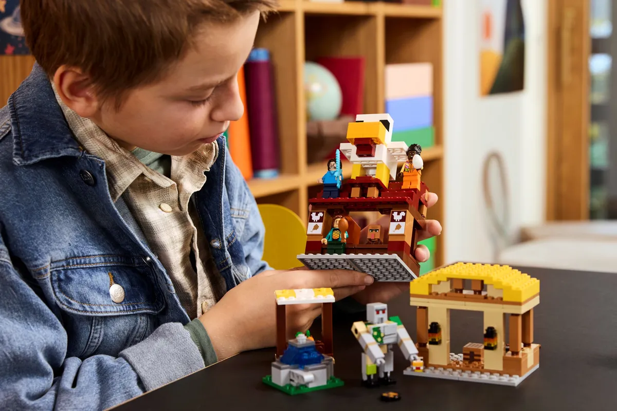 LEGO The Ghast Balloon Village Attack (21273) - Bild 9