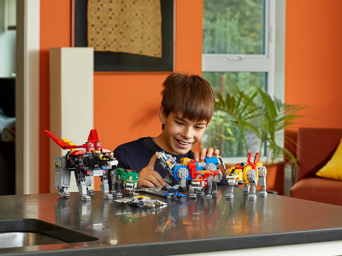 LEGO Voltron (21311) - image 12