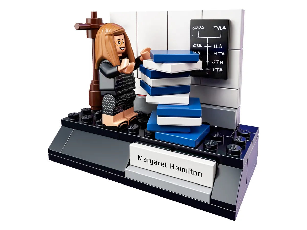 LEGO Women of NASA (21312) - image 2