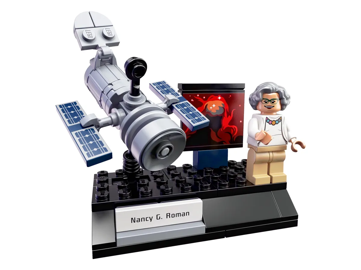 LEGO Women of NASA (21312) - image 3