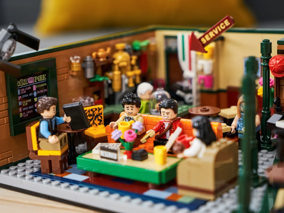 LEGO Central Perk (21319) - image 16